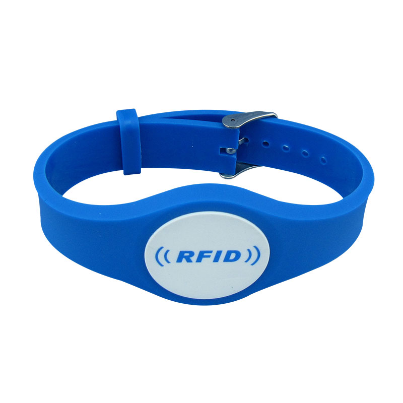 Πώς λειτουργεί ένα βραχιολάκι PVC RFID;